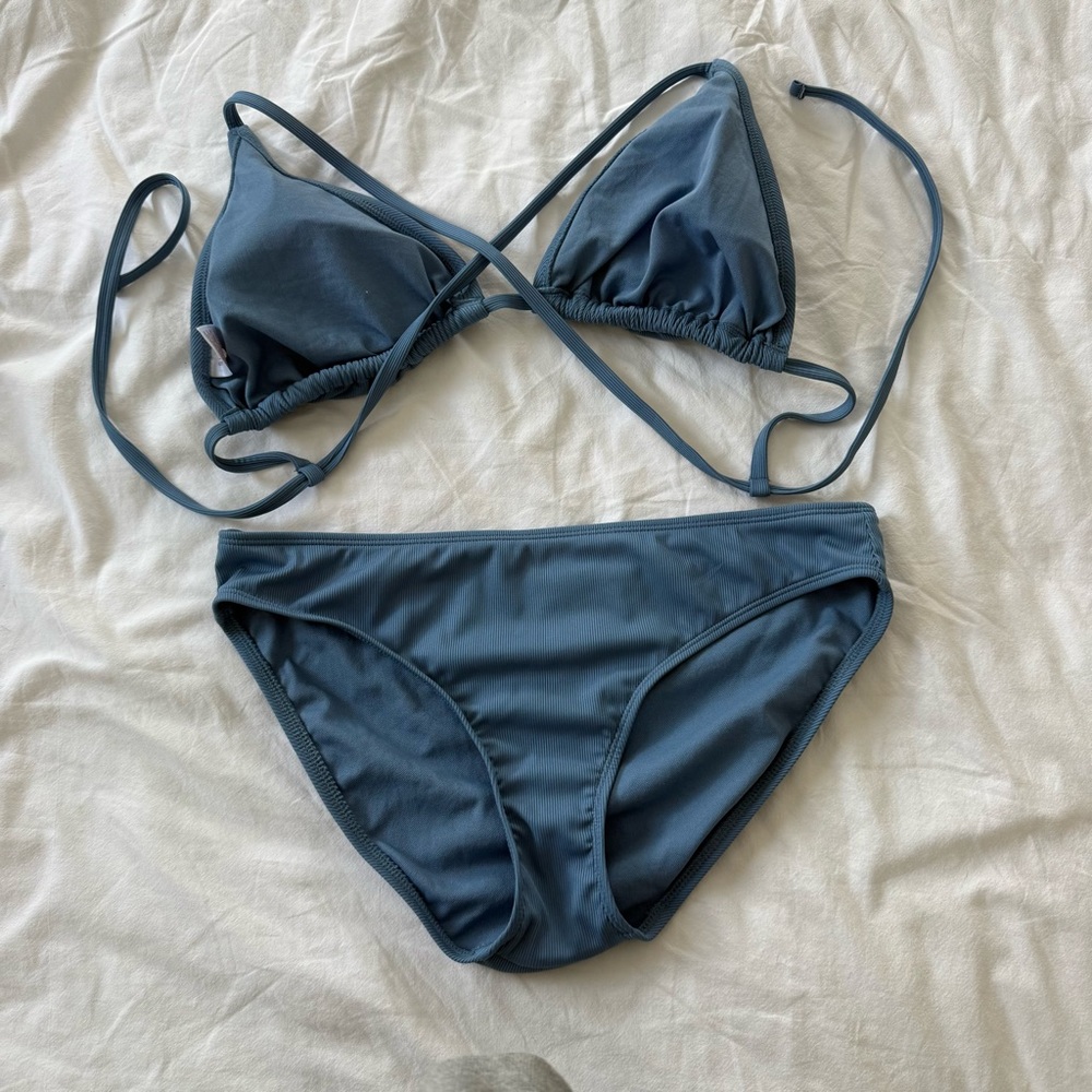 Blue bikini - Picture 2 of 4